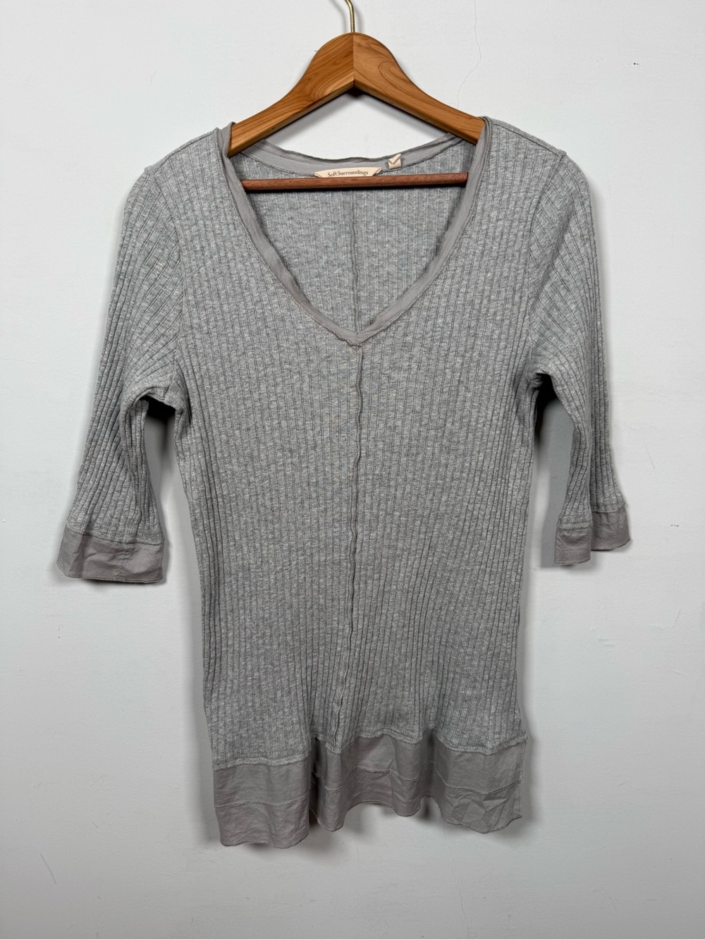 Soft Surroundings Kanyin Tunic Top Gray Ribbed V-Neck Knit Trim Size M